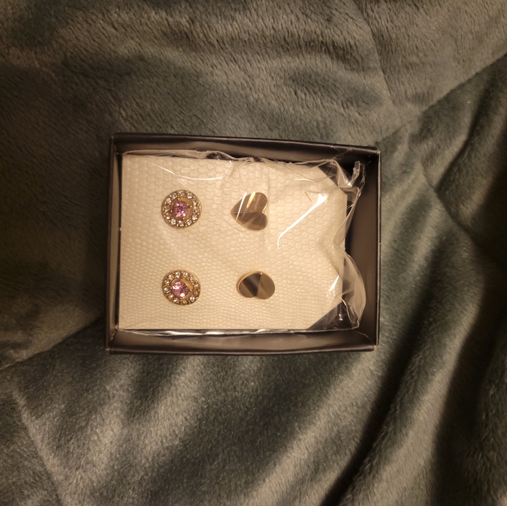 Avon earring set- 2 pair